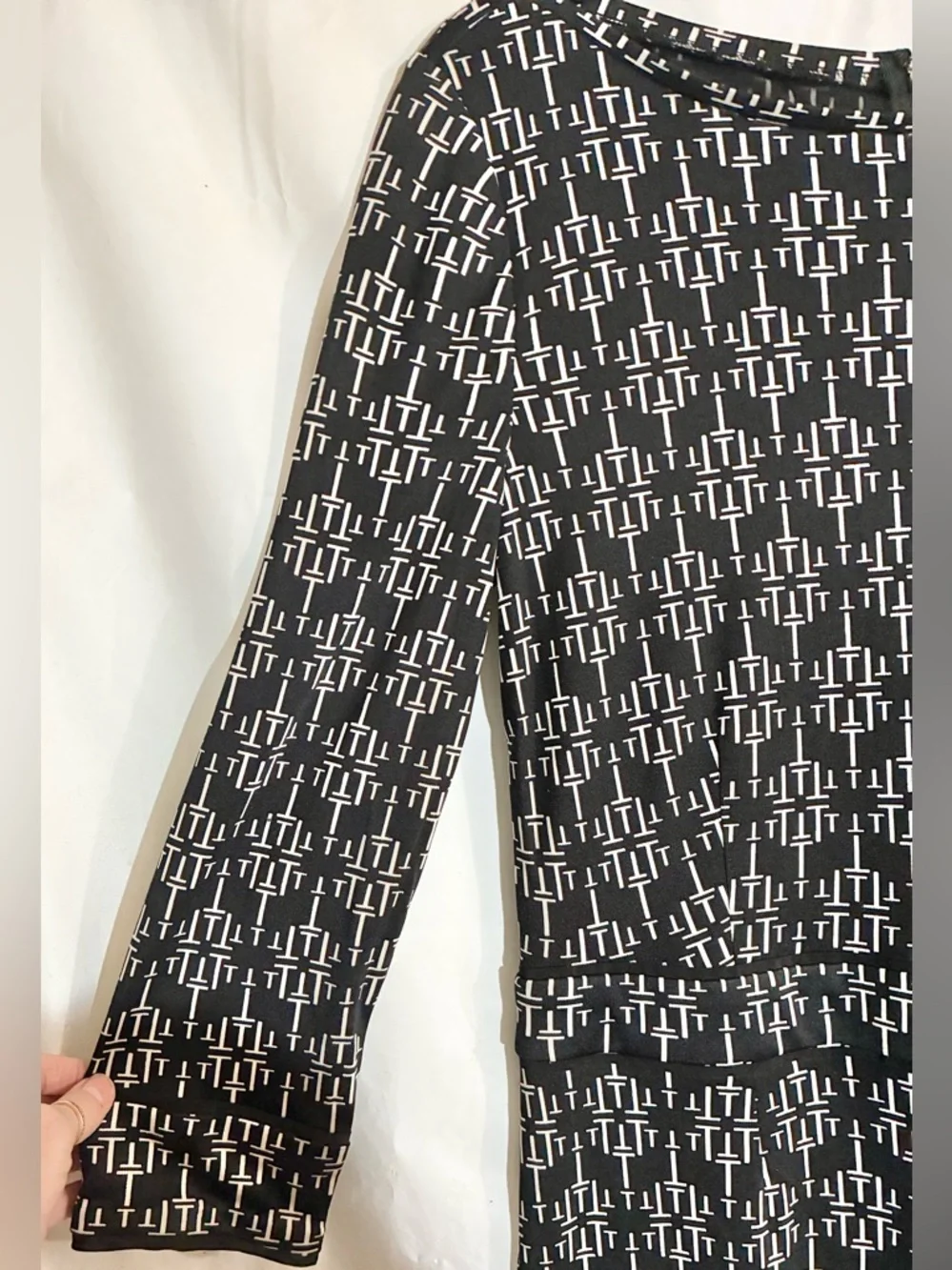 Tory Burch 100% Silk Retro Monogram  Dress Sz M Stretch Party Office